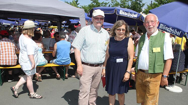 Lothar Seyfferth, Christine Heller und der Vorsitzende Klaus Drescher freuten sich über den Mega-Ansturm