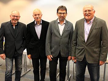 Vorstand und Aufsichtsrat: Heribert Jakobsche (v.l.), Günter Schneider, Eberhard Koch und Anton Kiefer von der Baugenossenschaft. Foto: Julia Raab