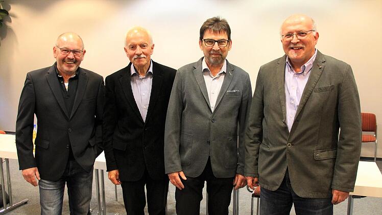 Vorstand und Aufsichtsrat: Heribert Jakobsche (v.l.), Günter Schneider, Eberhard Koch und Anton Kiefer von der Baugenossenschaft. Foto: Julia Raab