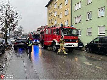 Feuerwehreinsatz in Bamberg: Frau nach Rauchentwicklung in Wohnung ins Freie gebracht