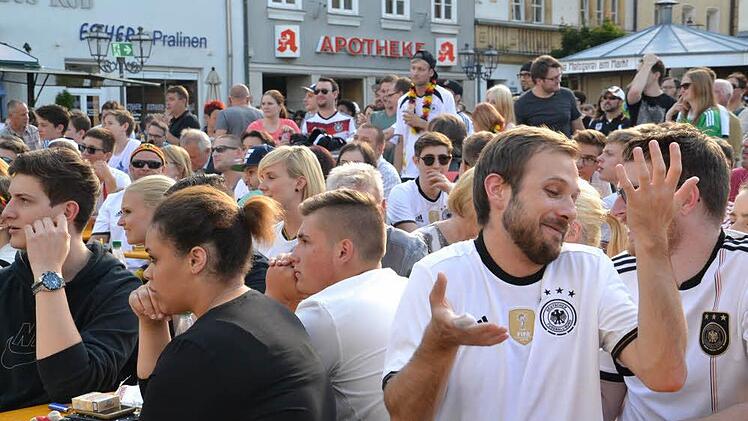 Public Viewing auf dem Kulmbacher Marktplatz Foto: Uschi Prawitz