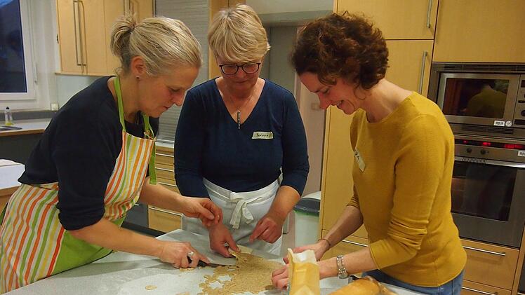 Die Teilnehmerinnen am  veganen Backkurs hatten viel Spaß. Foto: Sarah Jakob