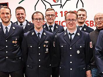 Neuwahlen und Ehrungen gab es bei der Freiwilligen Feuerwehr Oberleichtersbach: (von links) Matthias Ziegler, Andreas Seidenthal, Tobias Rienecker, Franz Schmäling, Robin Vogler, Leon Seidenthal, Sven Lemmermann, Benedikt Hornung, Rudolf Büchner,...