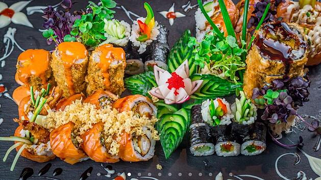 Perfekt angerichtetes und geschmackvolles Suhsi isst du auch in den Wagaya Filialen von Hof und Bayreuth.