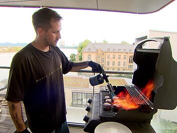 Wie Tobi sein Filet Mignon zubereitet? Natürlich mit Feuer.