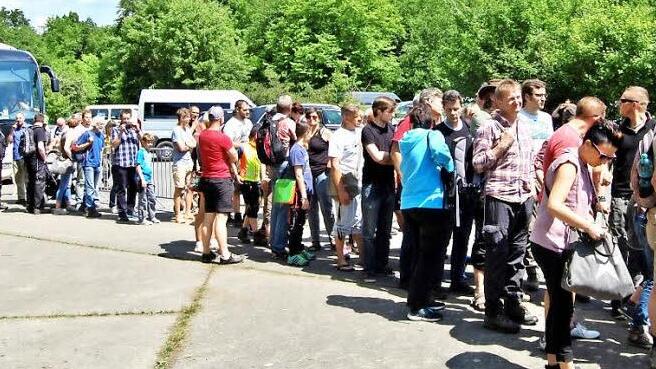 Groß ist der Andrang zur "18. Abenteuer & Allrad", der größten Offroad-Messe der Welt. Fotos: Sigismund von Dobschütz