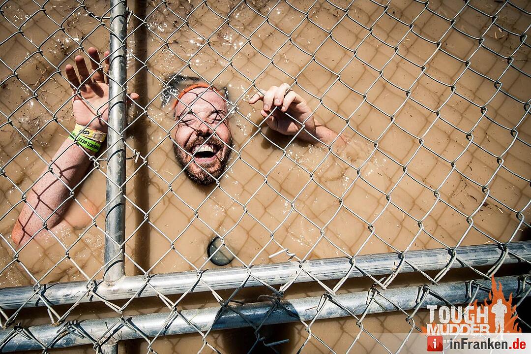 Tough Mudder_Cage Crawl