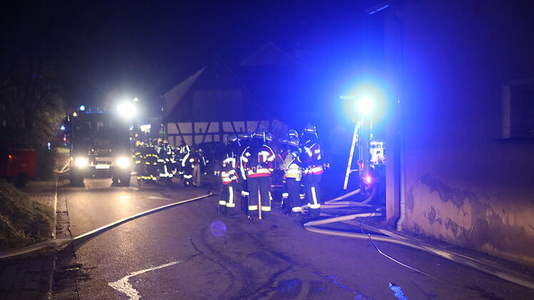 Kreis Roth: "Werkstatttag" mit fatalen Folgen - Werkstatthalle geht in Flammen auf