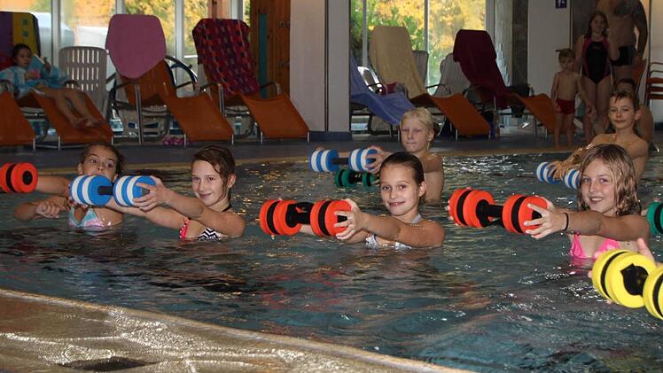 Gesundheitsstadt Bad Brückenau: 40 Grundschüler machten einen Auffrischungskurs in der Therme Sinnflut. Foto: Ulrike Müller