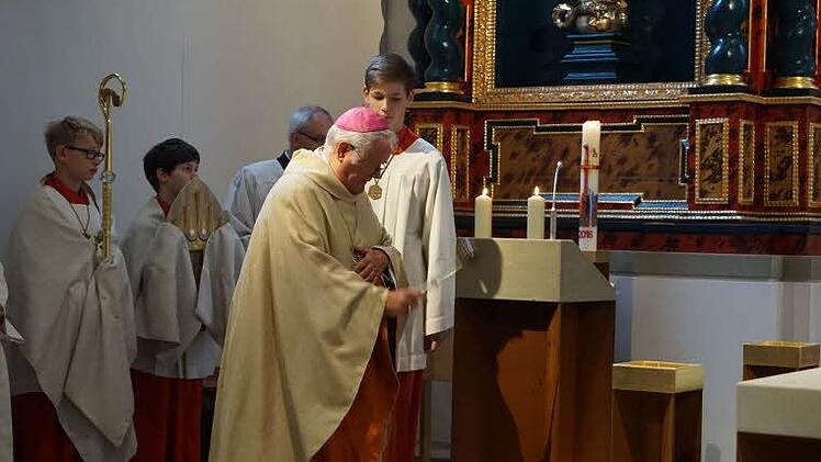 Altarweihe auf dem Volkersberg durch Bischof Friedhelm Hofmann am 2. Oktober 2016 Foto: Marion Eckert