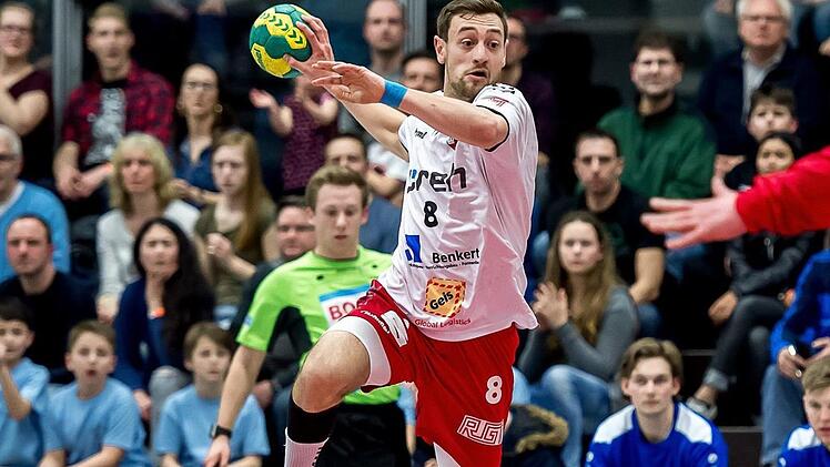 Linksaußen Felix Wolf (am Ball) steuerte zwei Treffer zum Bad Neustadter 30:27-Erfolg gegen Leipzig bei. Foto: Anand Anders