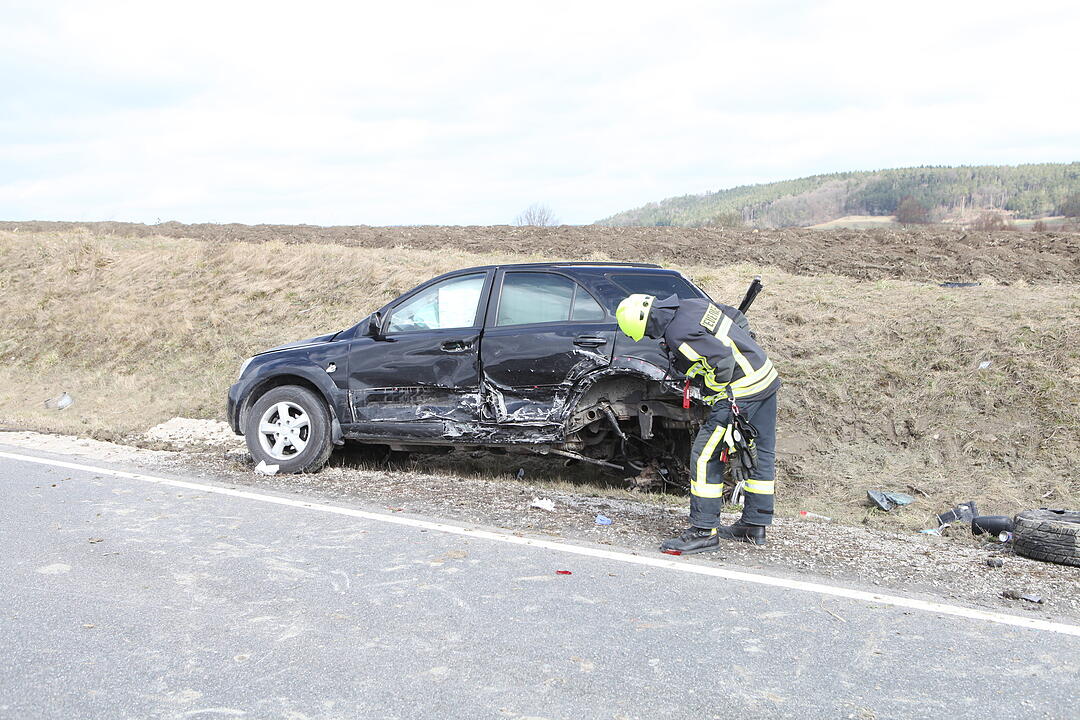Fünf Verletzte, Kind in Lebensgefahr - Unfall im Kreis Ansbach