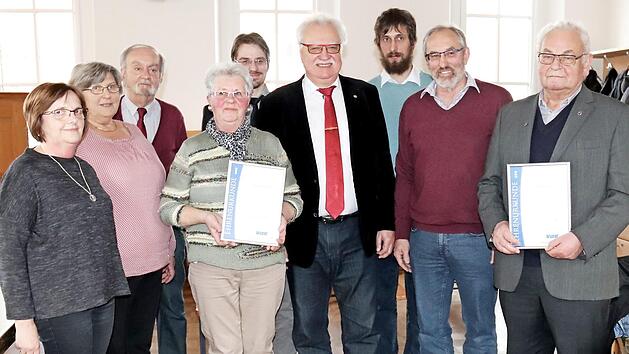 Von links: Marianne Gugel, Marga Schorr, Ludwig Auburger, Erna Schleupner, Peter Fersch, Karl-Heinz Bauer, Michael Tohol, Franz Rabl und Johann Stromer Foto: Johanna Blum