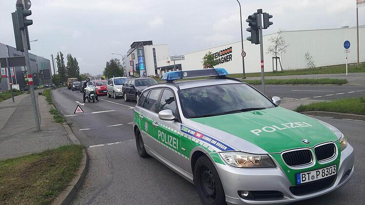 Die Polizei regelte den Verkehr. Foto: Stefan Reinmann