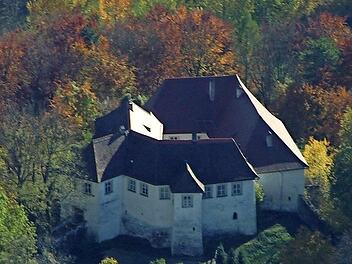 Herbstlicher Blick auf das Schloss Hundshaupten  Foto: Reinhard Löwisch