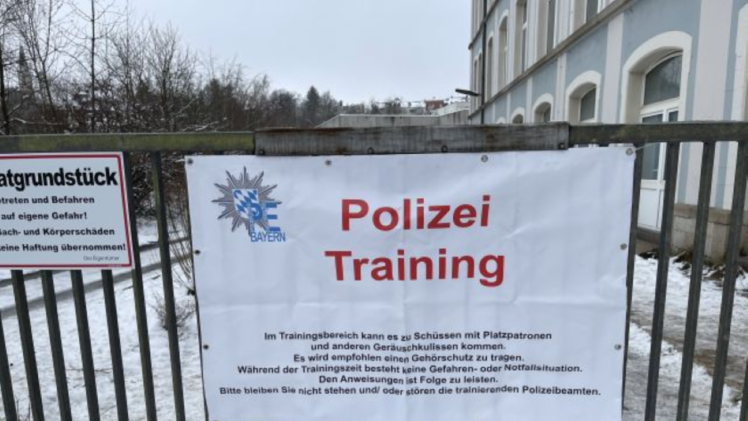 Hof: Spektakuläre Polizeiübung in der Fabrikzeile  "Lebensbedrohliche Lagen"