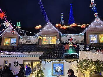 Drügendorfer Weihnachtshaus eröffnet - "unglaublich emotional"