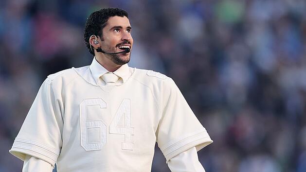 Bad Bunnys Auftritt in der Halbzeitshow des Super Bowls sorgte f&uuml;r Begeisterungsst&uuml;rme - aber auch f&uuml;r Emp&ouml;rung im Lager des US-Pr&auml;sidenten Donald Trump.