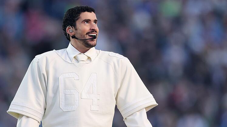 Bad Bunnys Auftritt in der Halbzeitshow des Super Bowls sorgte f&uuml;r Begeisterungsst&uuml;rme - aber auch f&uuml;r Emp&ouml;rung im Lager des US-Pr&auml;sidenten Donald Trump.