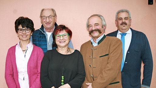 Vorsitzender Egon Kessler (rechts) ehrte die langjährigen Mitglieder Marianne Sell (von links), Waldemar Metz, Christine Rüsse und Gunther Hahner.  Foto: Gabriele Sell