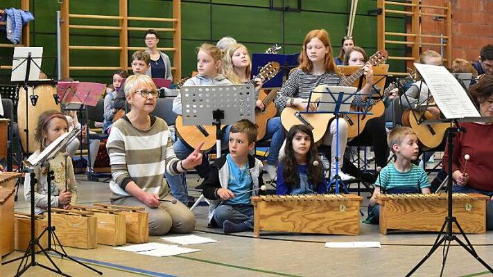 Das Projektorchester (Foto unten) und das Querflötenorchester proben für das Konzert. Fotos: privat