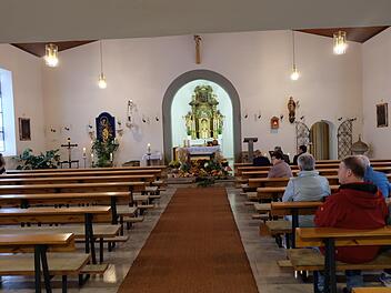 Hell präsentiert sich der Innenraum  der Kirche in Theinfeld nach der Renovierung. Foto: Philipp Bauernschubert