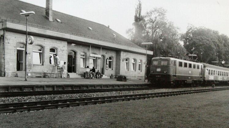 Lange Zeit war der Bahnhof in Neustadt Endstation, weil die Gleise Richtung Sonneberg abgebaut waren.Foto: Archiv