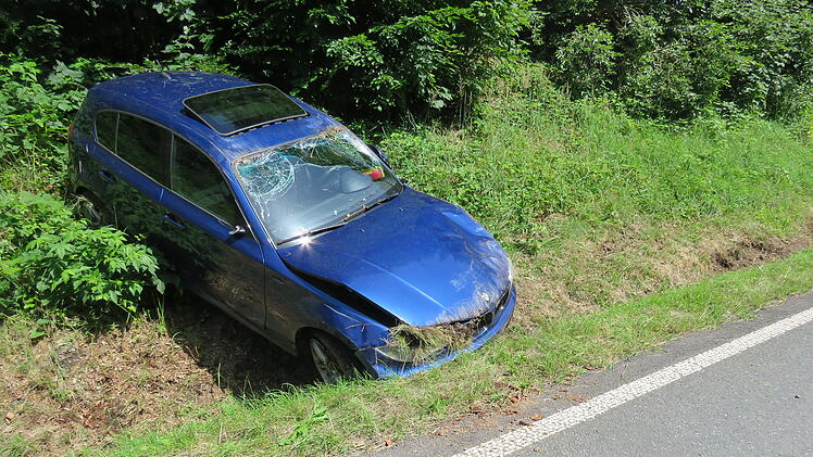 Im Kreis Kulmbach hat ein Fahranf&auml;nger einen aufsehenerregenden Unfall gebaut.