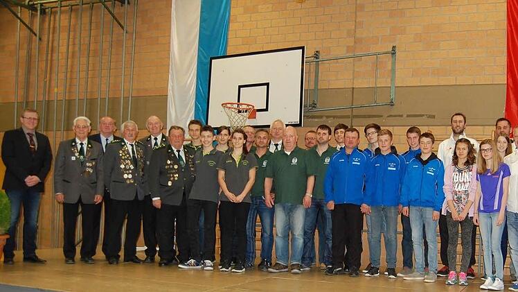 65 Sportler und Vereine aus der Gemeinde Oberthulba wurden beim Sportlerempfang für ihre besonderen Leistungen von der Kommune ausgezeichnet.