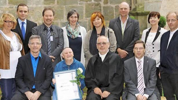 Für 40-jährige Zugehörigkeit wurden geehrt: Michael Gleichmann und Gabriele Raff. Foto: Wefa