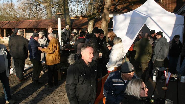 Großer Andrang herrschte beim Stärk'antrinken mit Gästen von 4vierbis 84.