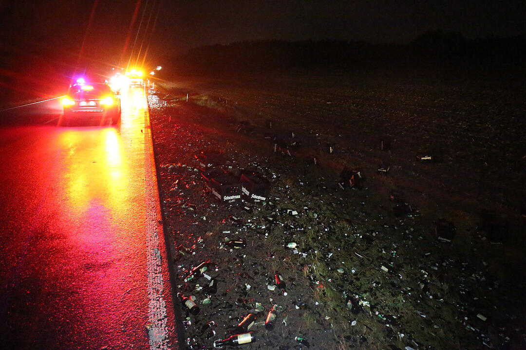 Oberfranken: Bierlaster verliert Ladung auf B173