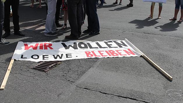 Am Dienstag hatten Mitarbeiter noch auf dem Loewe-Gelände demonstriert - am Freitag werden Vertreter des Arbeitsamtes dort zu Gast sein.  Foto: Anna-Lena Deuerling