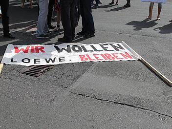 Am Dienstag hatten Mitarbeiter noch auf dem Loewe-Gelände demonstriert - am Freitag werden Vertreter des Arbeitsamtes dort zu Gast sein.  Foto: Anna-Lena Deuerling