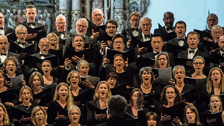 Eindrucksvolles Finale der Konzertsaison des Landestheaters. Die "Sea Symphony" von Ralph Vaughan Williams erklang in der Coburger Morizkirche, gestaltet von der Royal Choral Society und dem Chor und dem Philharmonischen Orchester des Landestheaters unter Leitung von Richard Cooke.Foto: Jochen Berger