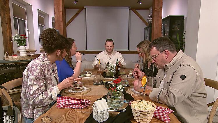 An Tag 3 trifft sich die "Dinner"-Truppe bei Kevin in Endlichhofen bei Koblenz.