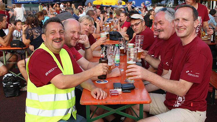 Nach getaner Arbeit traf man sich in gemütlicher Runde mit Schirmherrn Bürgermeister Michael Ziegler (rechts).