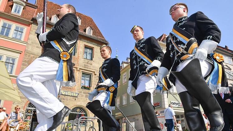 Impressionen vom Einzug am Freitagnachmittag.  Foto: Ronald Rinklef