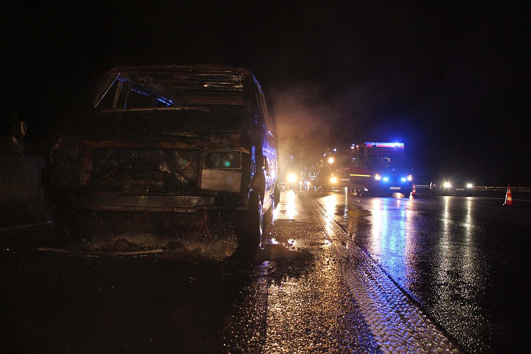 Bayreuth: Auto brennt auf der A9 völlig aus
