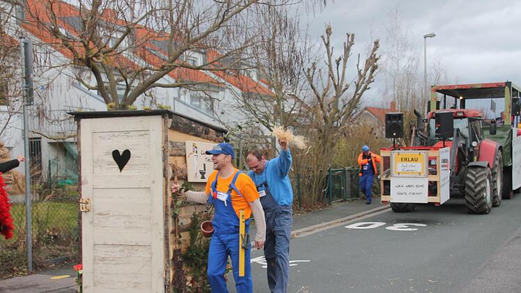Bunt trieben es die Narren beim Fasching in Stegaurach.Rüdiger Klein
