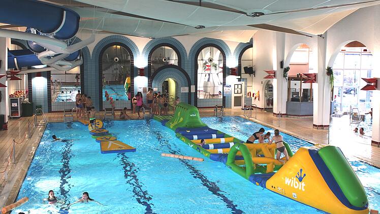 Hof: Wettbewerbe, Spa&szlig;, Musik und Tanz - HofBad l&auml;dt zu Piratenfest