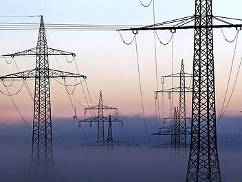 Der Landkreis Bad Kissingen wehrt sich gegen die Stromtrasse Südlink - genauso wie die benachbarten Landkreise. Symbolbild: dpa