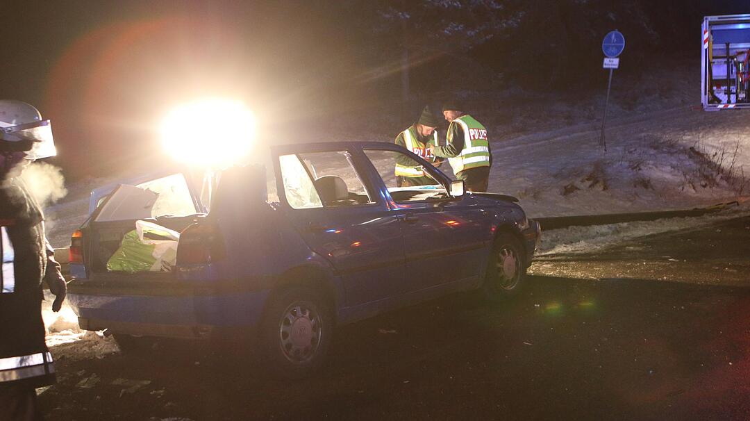 Frontalzusammenstoss auf der B2 fordert zwei verletzte Personen
