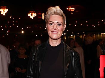 Carola Holzner ist unter dem K&uuml;nstlernamen "Doc Caro" nicht nur eine Fernsehpers&ouml;nlichkeit, sie f&uuml;llt auch Hallen - mit ihren Live-Programmen.