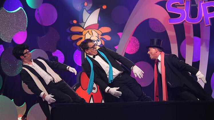 Christian Lindenberger, Bernd Baierl und Thomas Büttner haben alles gegeben. Deswegen stehen die Narren jetzt im Finale von "Franken sucht den Supernarr".  Foto: BR/Foto Sessner