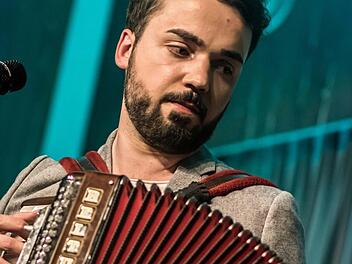 Jonathan Zelter begeisterte seine Zuhörer mit geradlinigen Schlagern aus der eigenen Feder. Foto: Jochen Berger