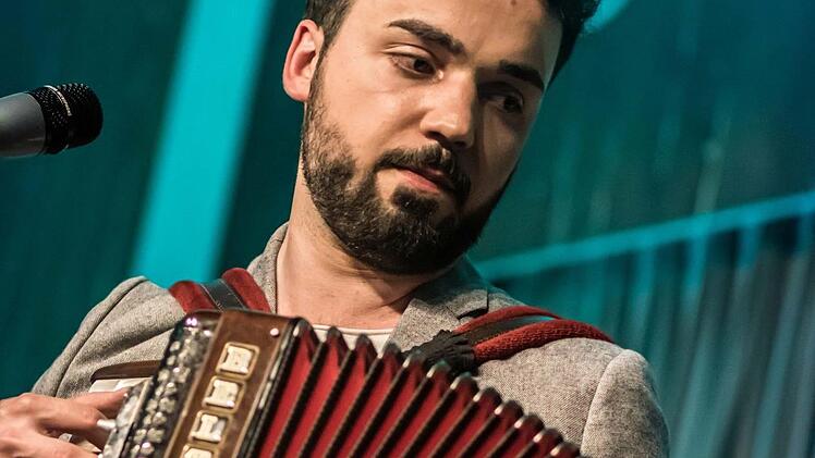 Jonathan Zelter begeisterte seine Zuhörer mit geradlinigen Schlagern aus der eigenen Feder. Foto: Jochen Berger