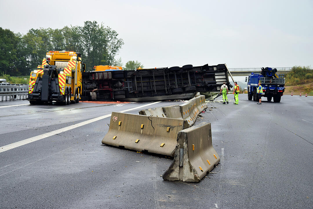 Umgekippter Lkw A3 bei Geiselwind