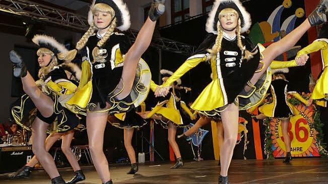 Mit einem tollen Gardetanz begeisterten die Junioren des United Dance Teams das Publikum. "Endlich Wochenende" lautete das Motto.  Foto: Barbara Herbst