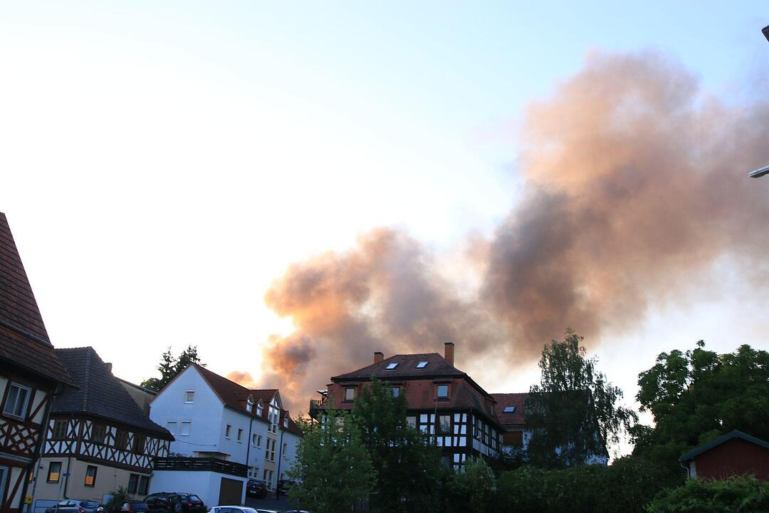 Am Donnerstagabend brannte in Marktzeuln eine Kart-Bahn völlig aus, nachdem es zu einer Verpuffung gekommen war.